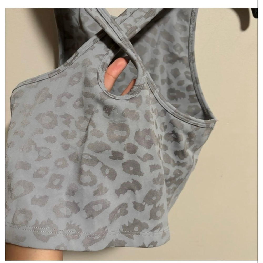 BEYOND YOGA Studio Crop Tank Gray Leopard- Size Small - Picture 5 of 7